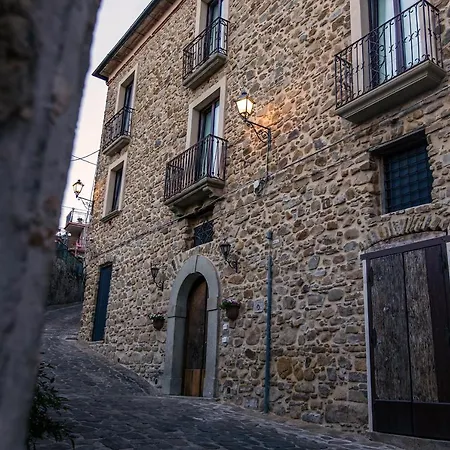 Palazzo Cantarella * Stella Cilento